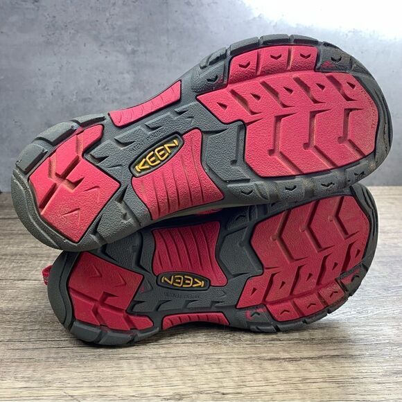 Keen~Youth Girl’s~”Newport H2” Outdoor Washable Hiking Red Rose~Sandals~Size 4 - Picture 11 of 12
